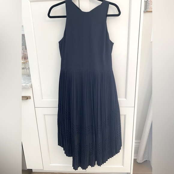 Banana Republic Dresses & Skirts - NWT Banana Republic midi dress